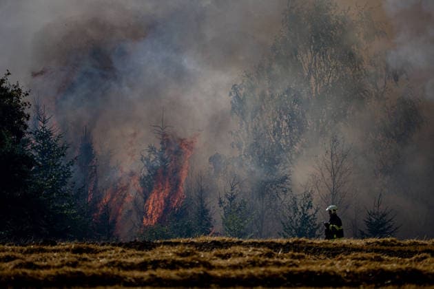 Forest fire breaks out in Czech Republic VETRKOVICE, CZECH REPUBLIC - JULY 30: A view of smoke as firefighter battle flames as vegetation burns during a forest fire and an adjacent field in Vetrkovice (Moravian-Silesian Region), Czech Republic on July 30, 2026. The fire is being extinguished by 30 units of firefighters, which is approximately 150 firefighters, according to the press spokesperson of the fire department. Also two Black Hawk helicopters and a police Bell. The area affected by the fire is approximately 27 hectares. Lukas Kabon Anadolu Vetrkovice Czech Republic. Editorial use only. Please get in touch for any other usage.  Copyright: x2026xAnadoluxLukasxKabonx
