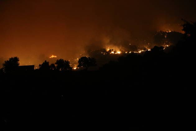Firefighting efforts continue against forest fire in Turkiye s Aydin AYDIN, TURKIYE - JULY 30: Firefighting crews and citizens work to contain a forest fire in the Cine district of Aydin, Turkiye, as aerial and ground firefighting operations continue against the blaze, on July 30, 2026. Ferdi Uzun Anadolu Aydin Turkey. Editorial use only. Please get in touch for any other usage.  Copyright: x2026xAnadoluxFerdixUzunx