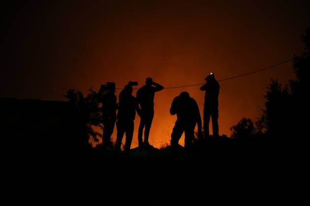 Firefighting efforts continue against forest fire in Turkiye s Aydin AYDIN, TURKIYE - JULY 30: Firefighting crews and citizens work to contain a forest fire in the Cine district of Aydin, Turkiye, as aerial and ground firefighting operations continue against the blaze, on July 30, 2026. Ferdi Uzun Anadolu Aydin Turkey. Editorial use only. Please get in touch for any other usage.  Copyright: x2026xAnadoluxFerdixUzunx