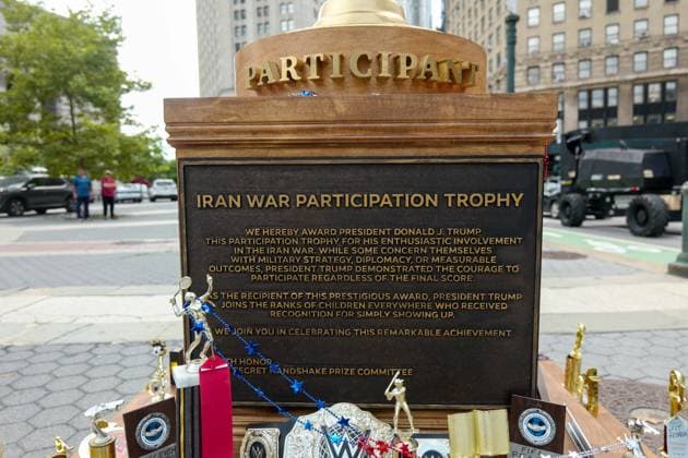 Iran War Participation Trophy Art in NYC New York, NY- July 29: A 10 foot Iran War Participation Trophy for the President of the USA in Manhattan Foley Square by Protest Art Group The Secret Handshake on July 30, 2026 Credit: Camara Porter AdMedia EDITORIAL USE ONLY  Copyright: xx Porter xAdMediax admphotosthree008866
