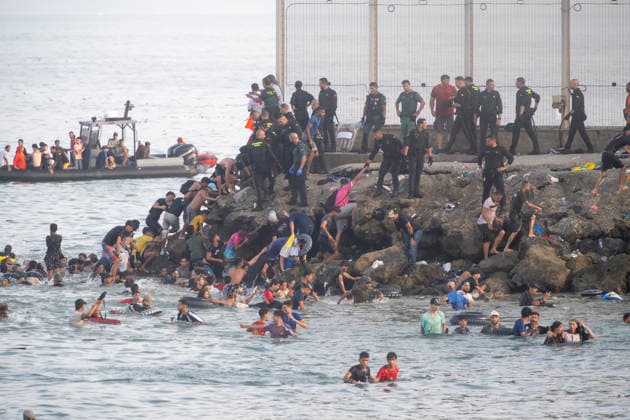 Hundreds of People Swim to Ceuta from Morocco Several people arrive in Spain from Morocco on July 30, 2026, in Ceuta, Spain Hundreds of people of Maghreb origin have crossed into Ceuta from Morocco throughout the day today, by swimming and along the breakwater. Over the past week, more than 2,000 migrants have already done so. JULY 30, 2026 MIGRATION MIGRANTS Ceuta Ceuta, Spain  Copyright: xMarcosxMorenox 7696137