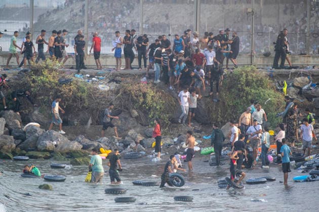 Hundreds of People Swim to Ceuta from Morocco Several people arrive in Spain from Morocco on July 30, 2026, in Ceuta, Spain Hundreds of people of Maghreb origin have crossed into Ceuta from Morocco throughout the day today, by swimming and along the breakwater. Over the past week, more than 2,000 migrants have already done so. JULY 30, 2026 MIGRATION MIGRANTS Ceuta Ceuta, Spain  Copyright: xMarcosxMorenox 7696139