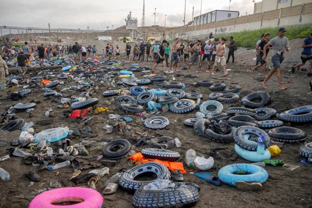 Hundreds of People Swim to Ceuta from Morocco Several people arrive in Spain from Morocco on July 30, 2026, in Ceuta, Spain Hundreds of people of Maghreb origin have crossed into Ceuta from Morocco throughout the day today, by swimming and along the breakwater. Over the past week, more than 2,000 migrants have already done so. JULY 30, 2026 MIGRATION MIGRANTS Ceuta Ceuta, Spain  Copyright: xMarcosxMorenox 7696141
