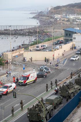 Hundreds of People Swim Across to Ceuta from Morocco Soldiers watch as several people swim across from Morocco on July 30, 2026, in Ceuta, Spain. Hundreds of people of Maghreb origin have crossed into Ceuta from Morocco throughout the day today, swimming and via the breakwater. Over the past week, more than 2,000 migrants have already done so. JULY 30, 2026 MIGRATION MIGRANTS Ceuta Ceuta, Spain  Copyright: xMarcosxMorenox 7696151