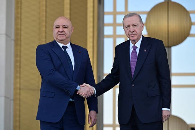 (260730) -- ANKARA, July 30, 2026 -- Turkish President Recep Tayyip Erdogan (R) welcomes visiting Lebanese President Joseph Aoun at the Presidential Palace in Ankara, T¨¹rkiye, July 30, 2026. Lebanese President Joseph Aoun held talks with Turkish President Recep Tayyip Erdogan here on Thursday, marking the first official visit by a Lebanese head of state to T¨¹rkiye in 17 years. ( Handout via Xinhua) T?RKIYE-ANKARA-LEBANON-PRESIDENT-VISIT MustafaxKaya 