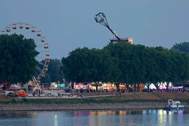 Sommer Impressionen 30.07.2026 Sommerwetter nach Regenschauer hier erster Tag des Fischerfest am Rhein mit Niedrigwasser bei Gernsheim - wird es ein Höhenfeuerwerk geben? Gernsheim Hessen Deutschland *** Summer Impressions July 30, 2026 Summer weather after a rain shower—here is the first day of the Fishermen s Festival on the Rhine, with low water levels near Gernsheim; there will be a fireworks display in the sky. Gernsheim, Hesse, Germany