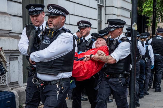 Palestine Action Arrests in London, UK - 30 Jul 2026 A supporter of Palestine Action is carried away following the arrest by Police outside Westminster Magistrates Court. Hundreds of pro-Palestinian activists gathered outside Westminster Magistrates Court to defy Section 12 of the Terrorist Act by declaring support of proscribed group Palestine Action. They were protesting at a hearing for the prosecution of 1500 supporters previously arrested for holding up signs that have been deemed unlawful. London United Kingdom Copyright: xLabxMox xSOPAxImagesx LabMO_PALESTINE_ACTION_ARRESTS_SOPA_29.jpeg