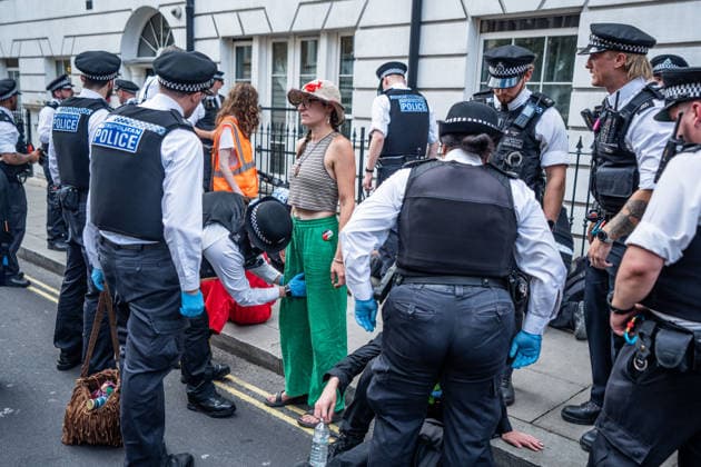 Palestine Action Arrests in London, UK - 30 Jul 2026 A supporter of Palestine Action awaits to be driven to a Police station following arrest by Police outside Westminster Magistrates Court. Hundreds of pro-Palestinian activists gathered outside Westminster Magistrates Court to defy Section 12 of the Terrorist Act by declaring support of proscribed group Palestine Action. They were protesting at a hearing for the prosecution of 1500 supporters previously arrested for holding up signs that have been deemed unlawful. London United Kingdom Copyright: xLabxMox xSOPAxImagesx LabMO_PALESTINE_ACTION_ARRESTS_SOPA_4.jpeg