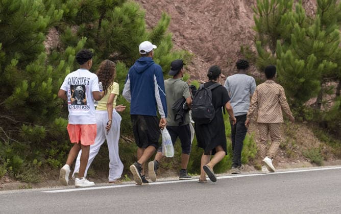 More than 800 irregular migrants intercepted while attempting to swim from Morocco to Spain s North African coast CASTILLEJOS, MOROCCO - JULY 31: Irregular migrants gather near the border area as more than 800 migrants attempting to swim from the coast of Castillejos, Morocco, to the Spanish North African enclave of Ceuta are intercepted by authorities on July 31, 2026. Some migrants are seen rushing toward the border in an attempt to enter Spanish territory. Abu Adem Muhammed Anadolu Castillejos Morocco. Editorial use only. Please get in touch for any other usage.  Copyright: x2026xAnadoluxAbuxAdemxMuhammedx