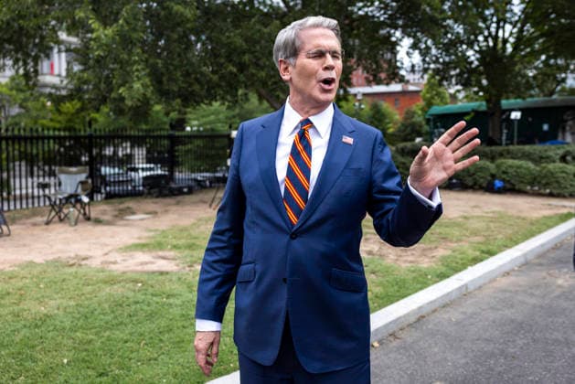July 30, 2026, Washington, District Of Columbia, USA: United States Secretary of the Treasury Scott Bessent tells reporters he just returned from the funeral for late US Senator Lindsey Graham (Republican of South Carolina) outside the West Wing of the White House in Washington, DC, USA, 30 July 2026 Washington USA  - ZUMAs152 20260730_faa_s152_006 Copyright: xJimxLoScalzox-xPoolxviaxCNPx