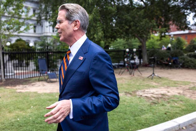 July 30, 2026, Washington, District Of Columbia, USA: US Treasury Secretary Scott Bessent departs after participating in a TV interview outside the White House in Washington, DC, USA, 30 July 2026 Washington USA  - ZUMAs152 20260730_faa_s152_008 Copyright: xJimxLoScalzox-xPoolxviaxCNPx