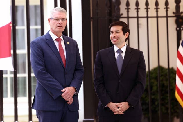 July 30, 2026, Washington, District Of Columbia, USA: Acting United States Secretary of Labor Keith E Sonderling (R) and US Secretary for Veterans Affairs Doug Collins (L) ahead of US President Donald Trump announcing a program to allow veterans to expedite a career in commercial trucking outside the White House in Washington, DC, USA, 30 July 2026. Known as the Freedom Haulers program, the initiative would allow any US veteran who drove heavy equipment to be automatically eligible for a commercial trucking license Washington USA  - ZUMAs152 20260730_faa_s152_017 Copyright: xJimxLoScalzox-xPoolxviaxCNPx