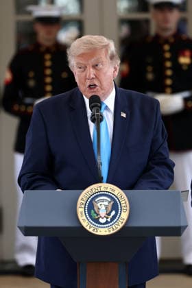 July 30, 2026, Washington, District Of Columbia, USA: US President Donald Trump announces a program to allow veterans to expedite a career in commercial trucking outside the White House in Washington, DC, USA, 30 July 2026. Known as the Freedom Haulers program, the initiative would allow any US veteran who drove heavy equipment to be automatically eligible for a commercial trucking license Washington USA  - ZUMAs152 20260730_faa_s152_030 Copyright: xJimxLoScalzox-xPoolxviaxCNPx