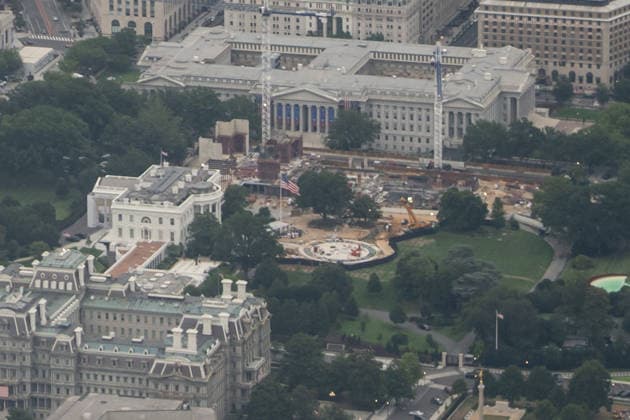 July 30, 2026, Washington, District Of Columbia, United States: Construction continues on the new White House ballroom while work also continues on the South Lawn helipad at the White House. Washington United States - ZUMAk206 20260730_znp_k206_002 Copyright: xMattxKaminskyx