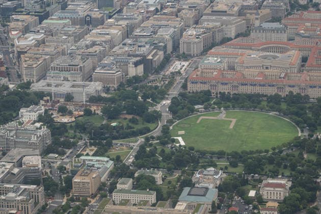 July 30, 2026, Washington, District Of Columbia, United States: Construction continues on the new White House ballroom while work also continues on the South Lawn helipad at the White House. Washington United States - ZUMAk206 20260730_znp_k206_004 Copyright: xMattxKaminskyx