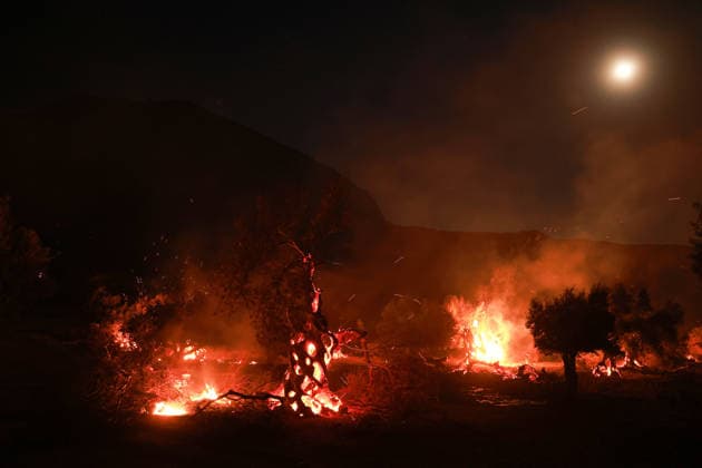 Firefighters battle wildfire near Preveli village on Greece s Crete Island RETHYMNO, GREECE - JULY 30: Firefighters battle a wildfire burning near the village of Preveli in the Rethymno region on the island of Crete, Greece, on July 30, 2026. Fire crews continue efforts to contain the blaze as it spreads through the area. Costas Baltas Anadolu Rethymno Greece. Editorial use only. Please get in touch for any other usage.  Copyright: x2026xAnadoluxCostasxBaltasx