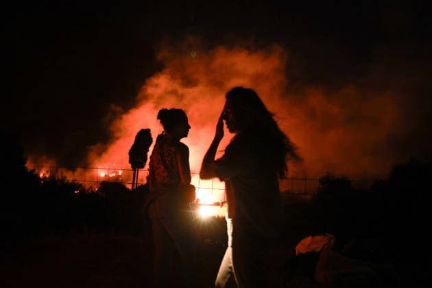 Firefighters battle wildfire near Preveli village on Greece s Crete Island RETHYMNO, GREECE - JULY 30: Firefighters battle a wildfire burning near the village of Preveli in the Rethymno region on the island of Crete, Greece, on July 30, 2026. Fire crews continue efforts to contain the blaze as it spreads through the area. Costas Baltas Anadolu Rethymno Greece. Editorial use only. Please get in touch for any other usage.  Copyright: x2026xAnadoluxCostasxBaltasx