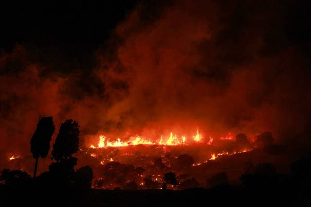 Firefighters battle wildfire near Preveli village on Greece s Crete Island RETHYMNO, GREECE - JULY 30: Firefighters battle a wildfire burning near the village of Preveli in the Rethymno region on the island of Crete, Greece, on July 30, 2026. Fire crews continue efforts to contain the blaze as it spreads through the area. Costas Baltas Anadolu Rethymno Greece. Editorial use only. Please get in touch for any other usage.  Copyright: x2026xAnadoluxCostasxBaltasx