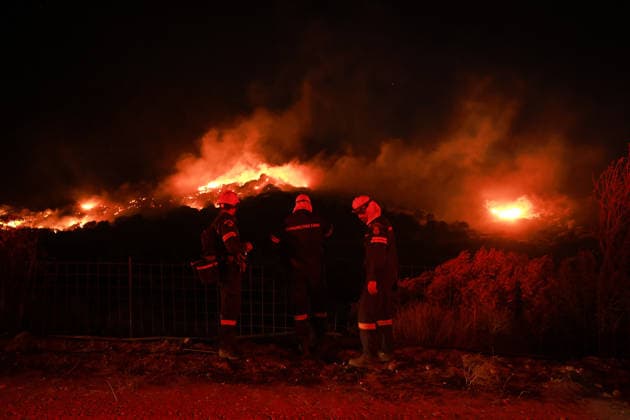 Firefighters battle wildfire near Preveli village on Greece s Crete Island RETHYMNO, GREECE - JULY 30: Firefighters battle a wildfire burning near the village of Preveli in the Rethymno region on the island of Crete, Greece, on July 30, 2026. Fire crews continue efforts to contain the blaze as it spreads through the area. Costas Baltas Anadolu Rethymno Greece. Editorial use only. Please get in touch for any other usage.  Copyright: x2026xAnadoluxCostasxBaltasx