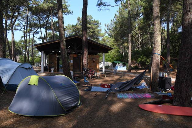 France continues wildfire battle as heat wave keeps Europe on alert BORDEAUX, FRANCE - JULY 30: An evacuated campsite stands empty near Bordeaux, France, on July 30, 2026, after campsites were evacuated and nearby beaches were cleared due to the wildfire threat. Firefighters continue battling flare-ups in the surrounding forest as efforts to contain the wildfire continue. Dragan Lekic Anadolu Bordeaux France. Editorial use only. Please get in touch for any other usage.  Copyright: x2026xAnadoluxDraganxLekicx