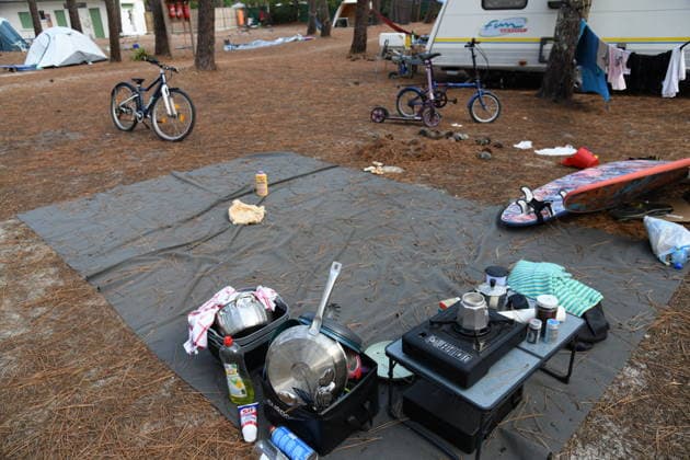 France continues wildfire battle as heat wave keeps Europe on alert BORDEAUX, FRANCE - JULY 30: An evacuated campsite stands empty near Bordeaux, France, on July 30, 2026, after campsites were evacuated and nearby beaches were cleared due to the wildfire threat. Firefighters continue battling flare-ups in the surrounding forest as efforts to contain the wildfire continue. Dragan Lekic Anadolu Bordeaux France. Editorial use only. Please get in touch for any other usage.  Copyright: x2026xAnadoluxDraganxLekicx
