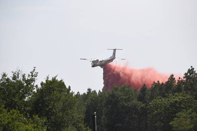 France continues wildfire battle as heat wave keeps Europe on alert BORDEAUX, FRANCE - JULY 30: A firefighting aircraft drops fire retardant over a forest near Bordeaux, France, on July 30, 2026, as crews continue efforts to contain a wildfire. Firefighters remain engaged in battling flare-ups following the evacuation of nearby campsites and the closure of beaches due to the wildfire threat. Dragan Lekic Anadolu Bordeaux France. Editorial use only. Please get in touch for any other usage.  Copyright: x2026xAnadoluxDraganxLekicx