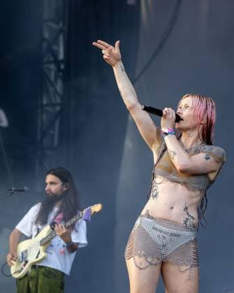 July 30, 2026, Chicago, Illinois, USA: JOSH MOBARAKI and RHIAN TEASDALE of Wet Leg during the Lollapalooza Music Festival at Grant Park in Chicago, Illinois Chicago USA  - ZUMAs135 20260730_zap_s135_058 Copyright: xDanielxDeSloverx