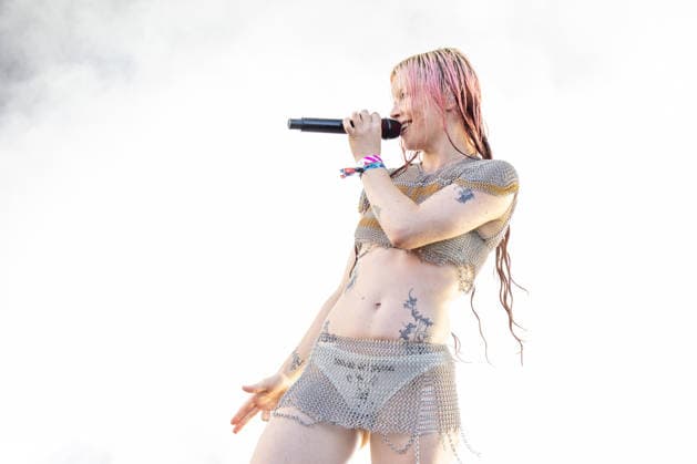 July 30, 2026, Chicago, Illinois, USA: RHIAN TEASDALE of Wet Leg during the Lollapalooza Music Festival at Grant Park in Chicago, Illinois Chicago USA  - ZUMAs135 20260730_zap_s135_059 Copyright: xDanielxDeSloverx