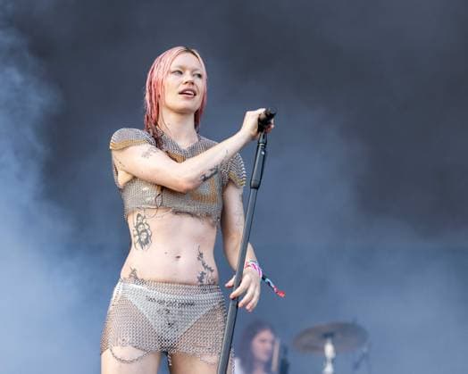 July 30, 2026, Chicago, Illinois, USA: RHIAN TEASDALE of Wet Leg during the Lollapalooza Music Festival at Grant Park in Chicago, Illinois Chicago USA  - ZUMAs135 20260730_zap_s135_060 Copyright: xDanielxDeSloverx