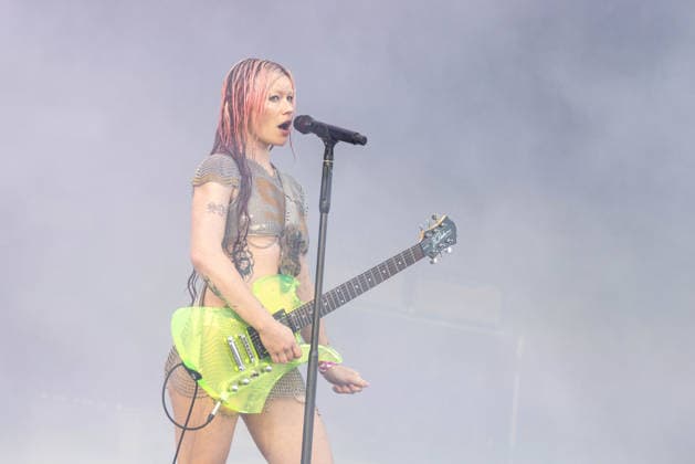 July 30, 2026, Chicago, Illinois, USA: RHIAN TEASDALE of Wet Leg during the Lollapalooza Music Festival at Grant Park in Chicago, Illinois Chicago USA  - ZUMAs135 20260730_zap_s135_065 Copyright: xDanielxDeSloverx
