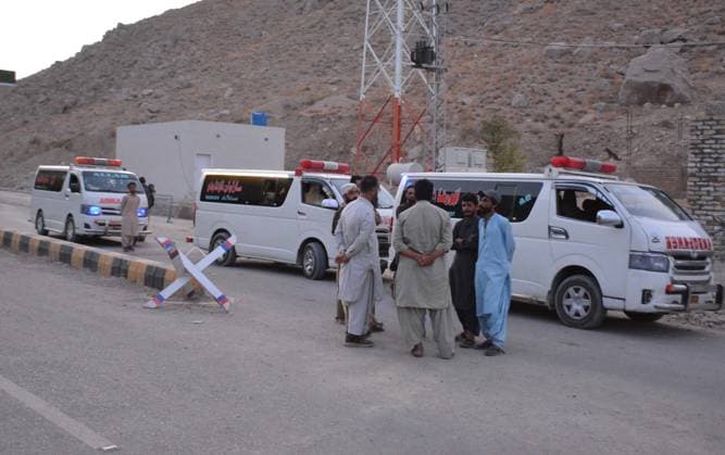 Pakistan coal mine collapse kills 2, traps 22, authorities say QUETTA, BALOCHISTAN, PAKISTAN - JULY 31: Rescue workers and local residents gather at the site of a coal mine explosion in the Sorange area, approximately 40 kilometers from Quetta, Balochistan, Pakistan, on July 31, 2026. Two miners were killed and 22 others remained trapped after a coal mine collapsed near Quetta in Pakistan s southwestern Balochistan province, provincial authorities said Thursday. Mazhar Chandio Anadolu Quetta Pakistan. Editorial use only. Please get in touch for any other usage.  Copyright: x2026xAnadoluxMazharxChandiox