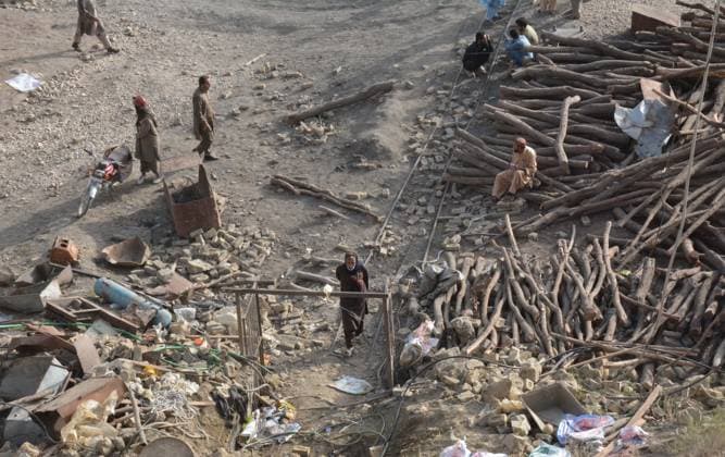 Pakistan coal mine collapse kills 2, traps 22, authorities say QUETTA, BALOCHISTAN, PAKISTAN - JULY 31: Rescue workers and local residents gather at the site of a coal mine explosion in the Sorange area, approximately 40 kilometers from Quetta, Balochistan, Pakistan, on July 31, 2026. Two miners were killed and 22 others remained trapped after a coal mine collapsed near Quetta in Pakistan s southwestern Balochistan province, provincial authorities said Thursday. Mazhar Chandio Anadolu Quetta Pakistan. Editorial use only. Please get in touch for any other usage.  Copyright: x2026xAnadoluxMazharxChandiox