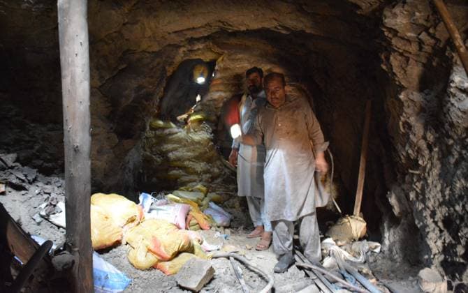 Pakistan coal mine collapse kills 2, traps 22, authorities say QUETTA, BALOCHISTAN, PAKISTAN - JULY 31: Rescue workers and local residents gather at the site of a coal mine explosion in the Sorange area, approximately 40 kilometers from Quetta, Balochistan, Pakistan, on July 31, 2026. Two miners were killed and 22 others remained trapped after a coal mine collapsed near Quetta in Pakistan s southwestern Balochistan province, provincial authorities said Thursday. Mazhar Chandio Anadolu Quetta Pakistan. Editorial use only. Please get in touch for any other usage.  Copyright: x2026xAnadoluxMazharxChandiox