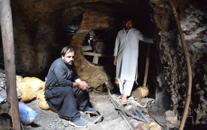 Pakistan coal mine collapse kills 2, traps 22, authorities say QUETTA, BALOCHISTAN, PAKISTAN - JULY 31: Rescue workers and local residents gather at the site of a coal mine explosion in the Sorange area, approximately 40 kilometers from Quetta, Balochistan, Pakistan, on July 31, 2026. Two miners were killed and 22 others remained trapped after a coal mine collapsed near Quetta in Pakistan s southwestern Balochistan province, provincial authorities said Thursday. Mazhar Chandio Anadolu Quetta Pakistan. Editorial use only. Please get in touch for any other usage.  Copyright: x2026xAnadoluxMazharxChandiox