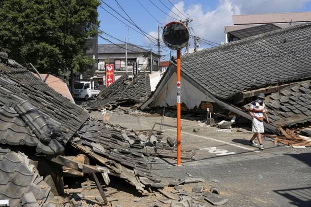News Bilder des Tages Aftermath of strong earthquake in Kumamoto Collapsed houses are pictured in Yatsushiro, Kumamoto Prefecture, on July 31, 2026, three days after a powerful earthquake struck the southwestern Japan prefecture.  A14AA0005624671P