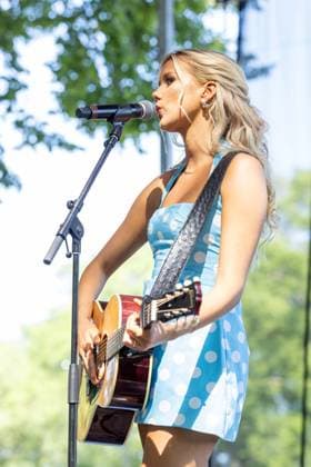 July 30, 2026, Chicago, Illinois, USA: Musician ELIZABETH NICHOLS during the Lollapalooza Music Festival at Grant Park in Chicago, Illinois Chicago USA  - ZUMAs135 20260730_zap_s135_138 Copyright: xDanielxDeSloverx