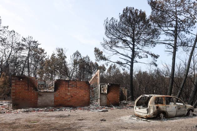 Fires in Gironde: One of the many homes destroyed on Avenue du Bassin d Arcachon in Le Porge, Gironde, on July 30, 2026. Jean Marc LHOMER Bestimage. Images of the damage caused by the fires ravaging the Gironde region of France.  Copyright: xJean-MarcxLhomerx xBestimagexJean-MarcxLhomerx xBestimagex