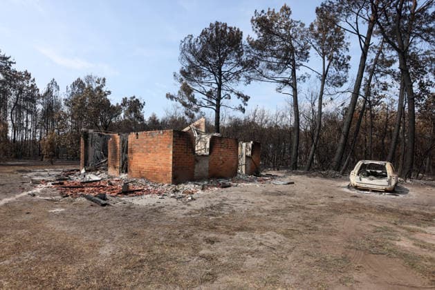 Fires in Gironde: One of the many homes destroyed on Avenue du Bassin d Arcachon in Le Porge, Gironde, on July 30, 2026. Jean Marc LHOMER Bestimage. Images of the damage caused by the fires ravaging the Gironde region of France.  Copyright: xJean-MarcxLhomerx xBestimagexJean-MarcxLhomerx xBestimagex