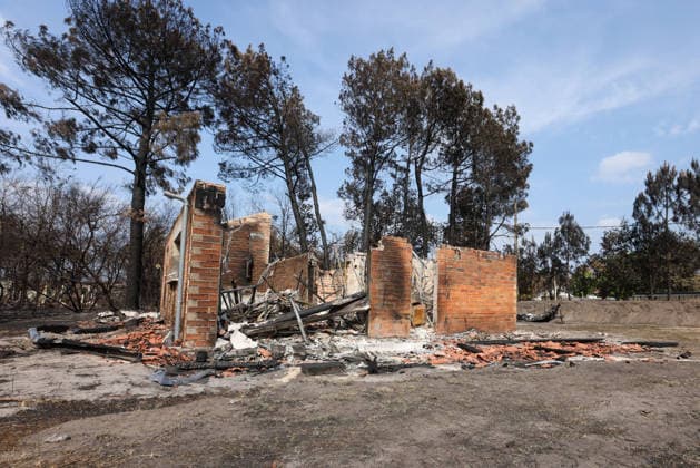 Fires in Gironde: One of the many homes destroyed on Avenue du Bassin d Arcachon in Le Porge, Gironde, on July 30, 2026. Jean Marc LHOMER Bestimage. Images of the damage caused by the fires ravaging the Gironde region of France.  Copyright: xJean-MarcxLhomerx xBestimagexJean-MarcxLhomerx xBestimagex