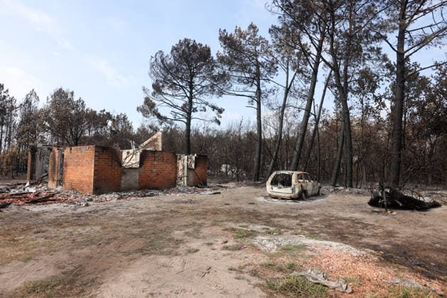 Fires in Gironde: One of the many homes destroyed on Avenue du Bassin d Arcachon in Le Porge, Gironde, on July 30, 2026. Jean Marc LHOMER Bestimage. Images of the damage caused by the fires ravaging the Gironde region of France.  Copyright: xJean-MarcxLhomerx xBestimagexJean-MarcxLhomerx xBestimagex