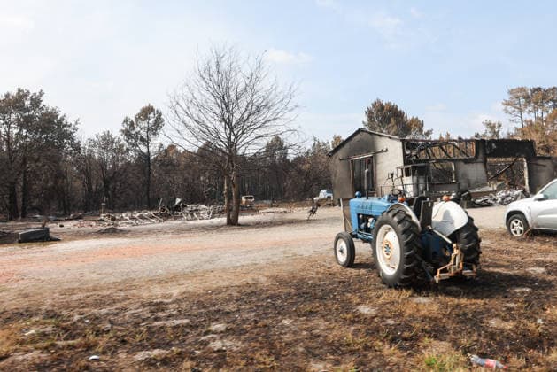Fires in Gironde: One of the many homes destroyed on Avenue du Bassin d Arcachon in Le Porge, Gironde, on July 30, 2026. Jean Marc LHOMER Bestimage. Images of the damage caused by the fires ravaging the Gironde region of France.  Copyright: xJean-MarcxLhomerx xBestimagexJean-MarcxLhomerx xBestimagex