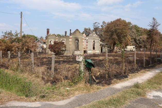 Fires in Gironde: One of the many homes destroyed on Avenue du Bassin d Arcachon in Le Porge, Gironde, on July 30, 2026. Jean Marc LHOMER Bestimage. Images of the damage caused by the fires ravaging the Gironde region of France.  Copyright: xJean-MarcxLhomerx xBestimagexJean-MarcxLhomerx xBestimagex