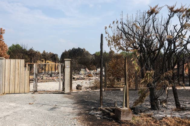 Fires in Gironde: One of the many homes destroyed on Avenue du Bassin d Arcachon in Le Porge, Gironde, on July 30, 2026. Jean Marc LHOMER Bestimage. Images of the damage caused by the fires ravaging the Gironde region of France.  Copyright: xJean-MarcxLhomerx xBestimagexJean-MarcxLhomerx xBestimagex