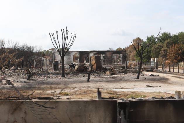 Fires in Gironde: One of the many homes destroyed on Avenue du Bassin d Arcachon in Le Porge, Gironde, on July 30, 2026. Jean Marc LHOMER Bestimage. Images of the damage caused by the fires ravaging the Gironde region of France.  Copyright: xJean-MarcxLhomerx xBestimagexJean-MarcxLhomerx xBestimagex