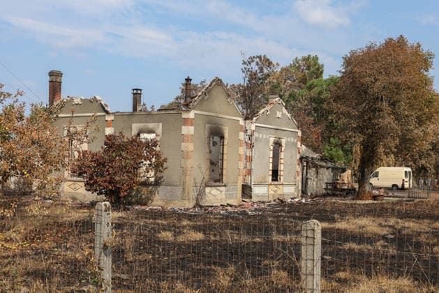 Fires in Gironde: One of the many homes destroyed on Avenue du Bassin d Arcachon in Le Porge, Gironde, on July 30, 2026. Jean Marc LHOMER Bestimage. Images of the damage caused by the fires ravaging the Gironde region of France.  Copyright: xJean-MarcxLhomerx xBestimagexJean-MarcxLhomerx xBestimagex