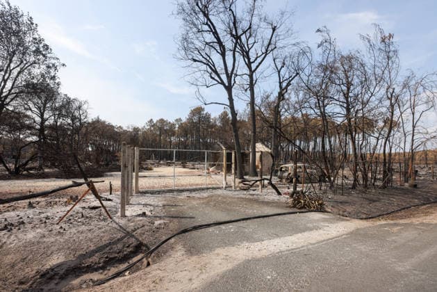 Fires in Gironde: One of the many homes destroyed on Avenue du Bassin d Arcachon in Le Porge, Gironde, on July 30, 2026. Jean Marc LHOMER Bestimage. Images of the damage caused by the fires ravaging the Gironde region of France.  Copyright: xJean-MarcxLhomerx xBestimagexJean-MarcxLhomerx xBestimagex