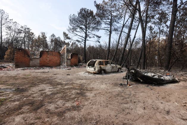 Fires in Gironde: One of the many homes destroyed on Avenue du Bassin d Arcachon in Le Porge, Gironde, on July 30, 2026. Jean Marc LHOMER Bestimage. Images of the damage caused by the fires ravaging the Gironde region of France.  Copyright: xJean-MarcxLhomerx xBestimagexJean-MarcxLhomerx xBestimagex