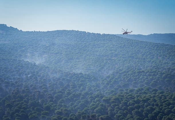 Forest fire response continues in Gomec, Balikesir BALIKESIR, TURKIYE - JULY 31: A firefighting helicopter drops water over a forest fire burning between the Gomec and Ayvalik districts of Balikesir, Turkiye, on July 31, 2026. Firefighting efforts continue with aerial and ground crews after the wildfire, which started in Gomec, spread to the neighboring district of Ayvalik. Sergen Sezgin Anadolu Balikesir Turkey. Editorial use only. Please get in touch for any other usage.  Copyright: x2026xAnadoluxSergenxSezginx