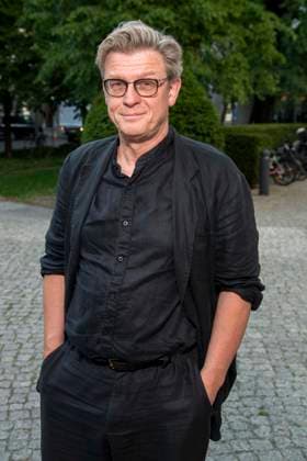 ABB VATERLAND- Henk Handloegten zu Gast auf dem roten Teppich bei der Berliner Kino Film Premiere des Filmes Vaterland im Delphi Kino Berlin den 30.07.2026 Berlin Deutschland *** ABB VATERLAND s Henk Handloegten made a guest appearance on the red carpet at the Berlin film premiere of *Vaterland* at the Delphi Kino Berlin on July 30, 2026, in Berlin, Germany