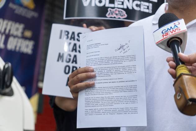 July 31, 2026, Quezon City, Philippines: QUEZON Quezon City, PHILIPPINES Ã¢â‚¬ JULY 31, 2026: Members of progressive organizations submit a letter to the Commission on Human Rights of the Philippines requesting an independent investigation into alleged human rights violations by the Philippine National Police during recent demonstrations. The groups accused police of using excessive force against protesters and journalists and called for accountability over the handling of the demonstrations. Quezon City Philippines - ZUMAq101 20260731_zna_q101_013 Copyright: xCharlesxEdmonxS.xPerezx